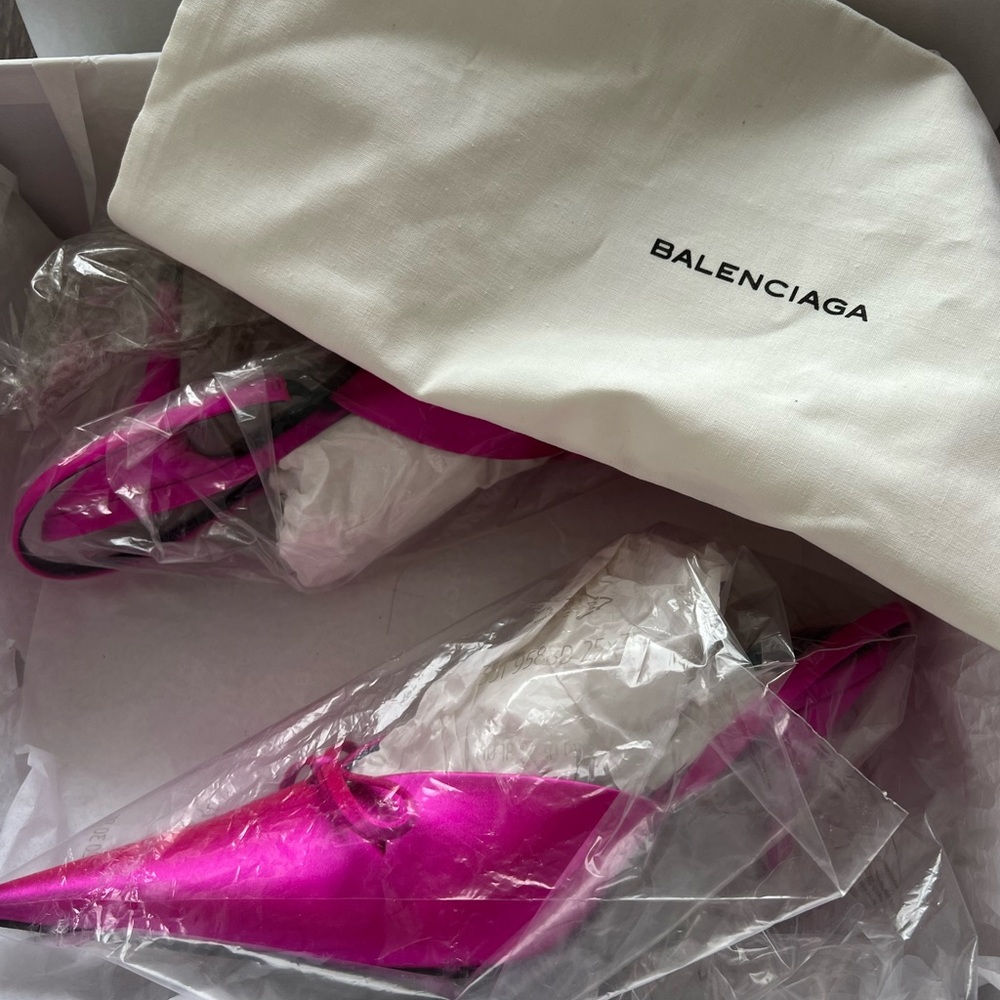 Balenciaga Pink satin knife pumps - Picture 3 of 4